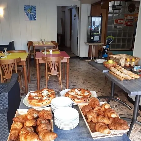 Du Bourg Szálloda