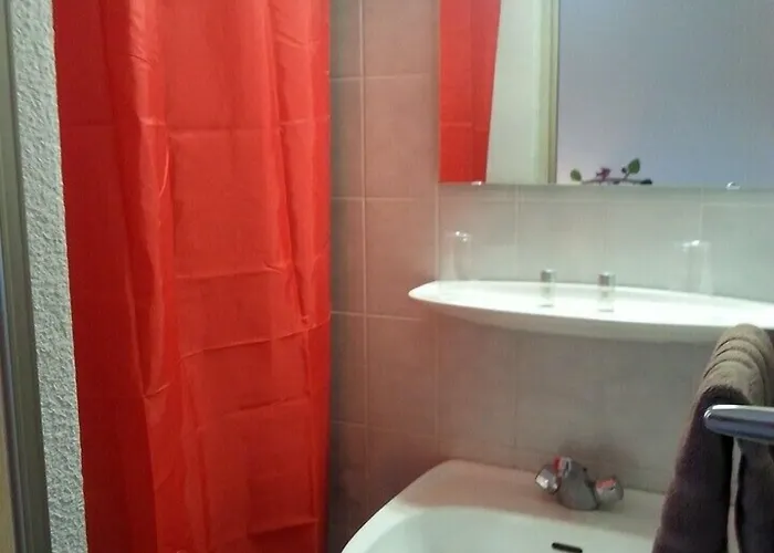 Du Bourg Hotell 2*
