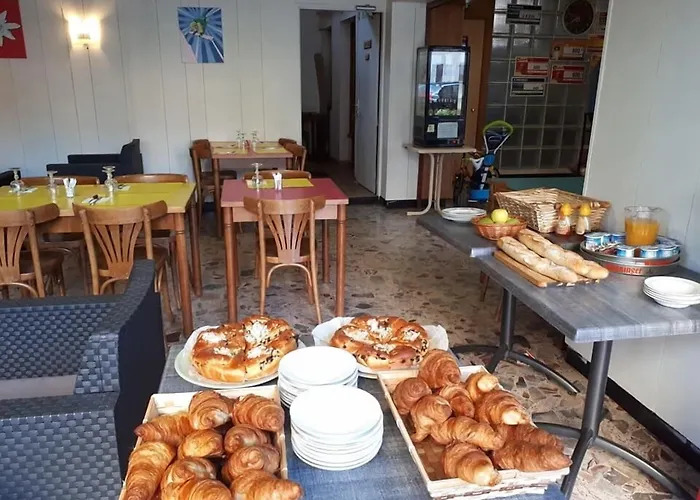 Du Bourg Hotell